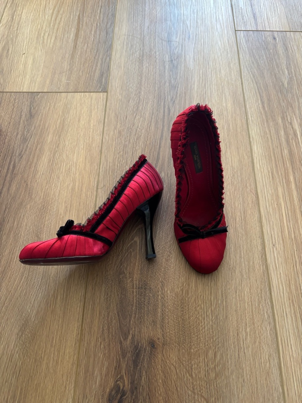 Louis Vuitton Red Satin Heels with Black Velvet Bow Trim - Picture 2 of 4